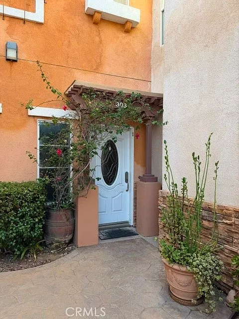 2 bed, 2.5 bath, 1394 sqft, $2,600 — Photo 1