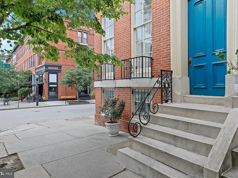1435 Bolton St — Photo 8