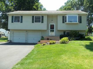 3 Ricky Ln, Poughkeepsie, NY 12601