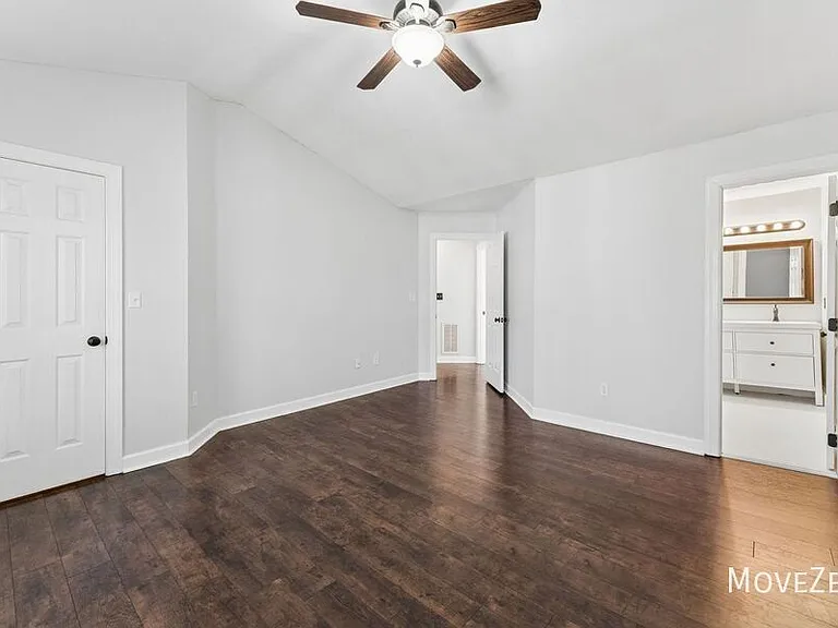 134 Sanair Ct — Photo 17