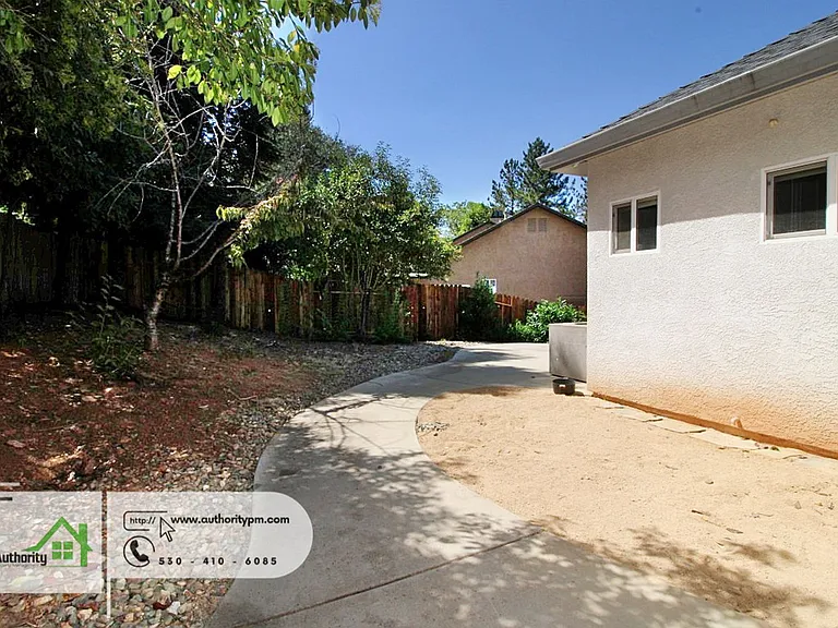 2279 Wicklow St — Photo 29