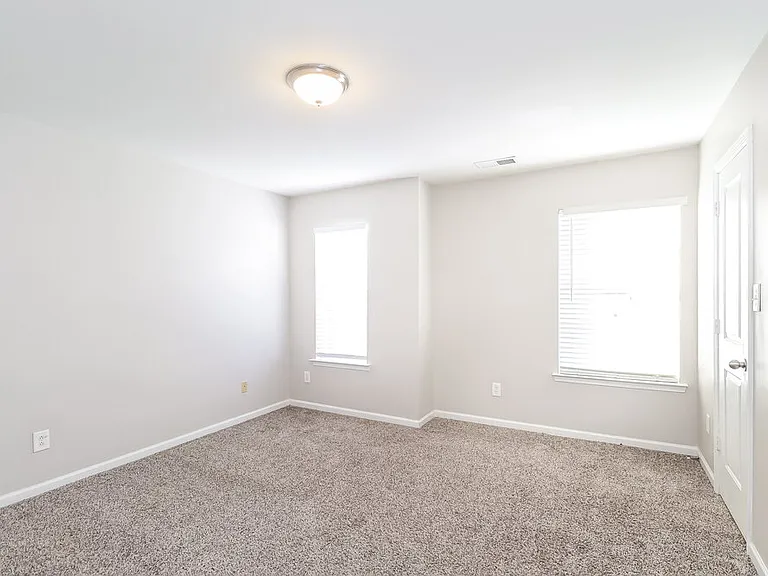 5721 Verrazano Dr — Photo 14