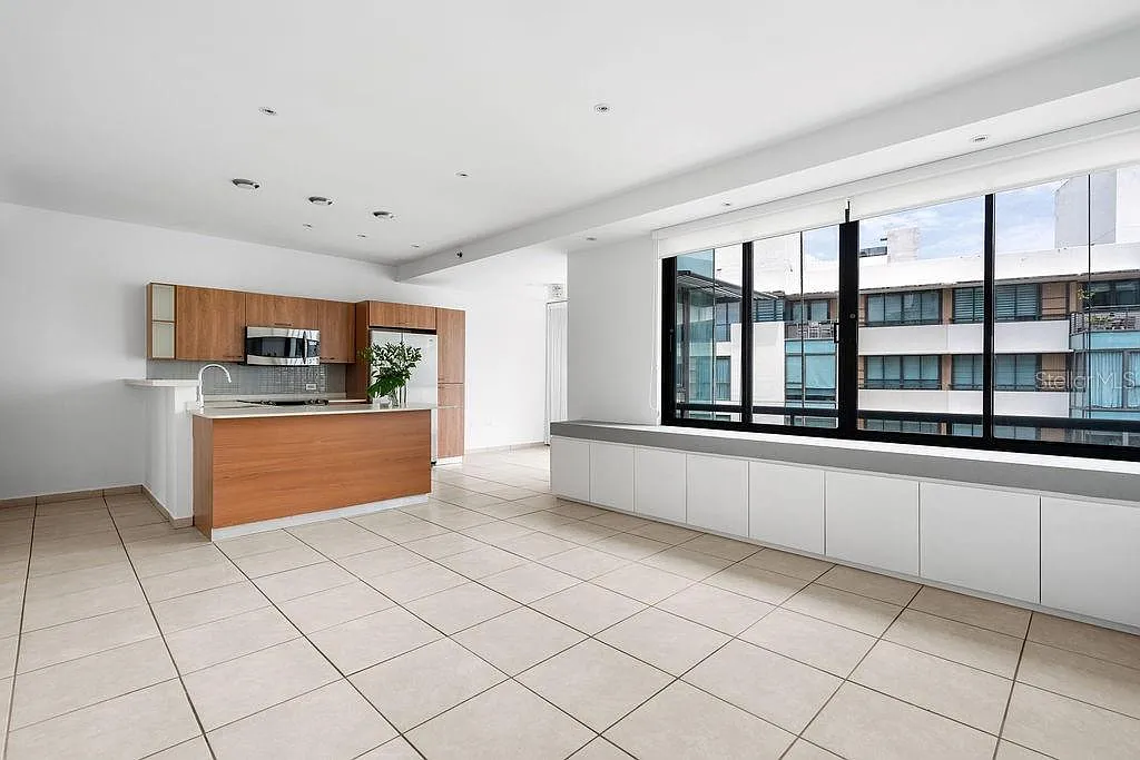 2 bed, 2.0 bath, 1020 sqft, $3,200 — Photo 2