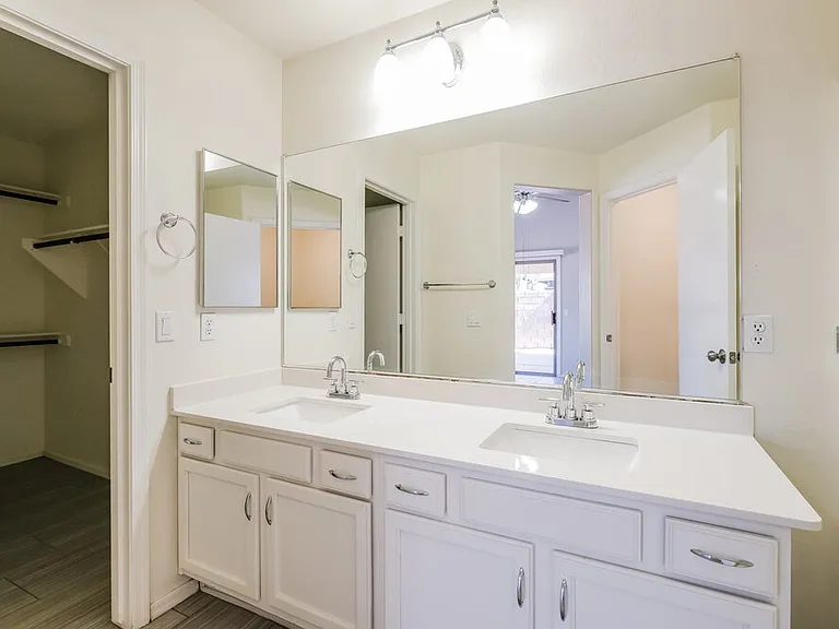 2525 S 109th Dr — Photo 12