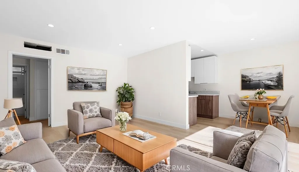 2 bed, 1000 sqft, $2,200 — Photo 1