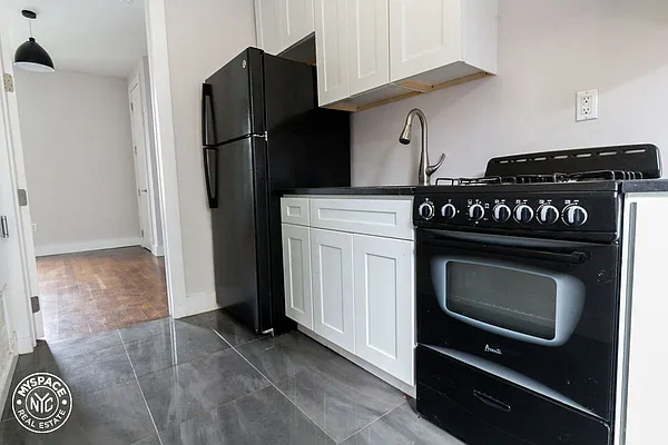 Rented by HFF Realty LLC | media 5