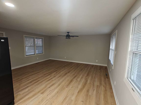 3rd image of 1293 Peacock Ln