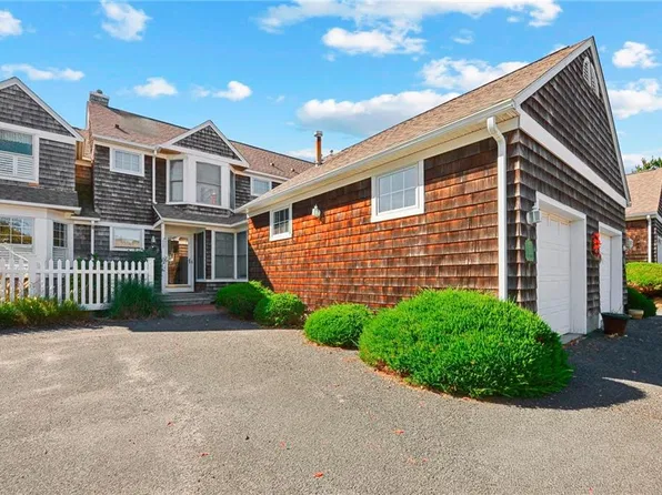 40 Fox Dr, Narragansett, RI 02882