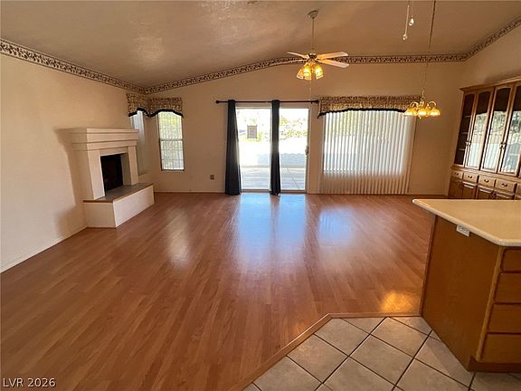 3rd image of 741 Mesa Springs Dr