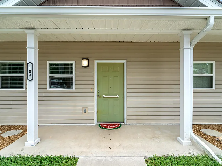 131 Nevada Ave — Photo 3