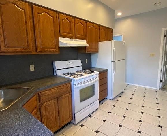 2nd image of 993 Wilcox Ave #Top