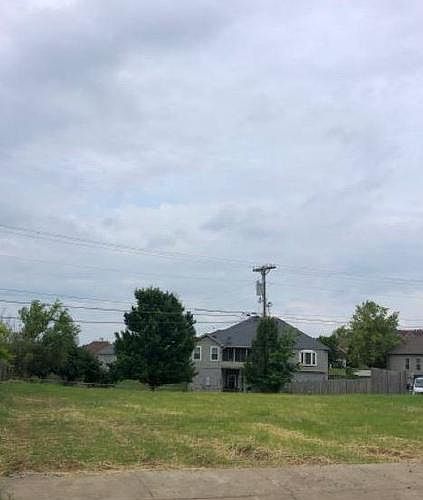 2nd image of 209 Woodview Dr