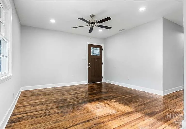 2102 Auburn St — Photo 5