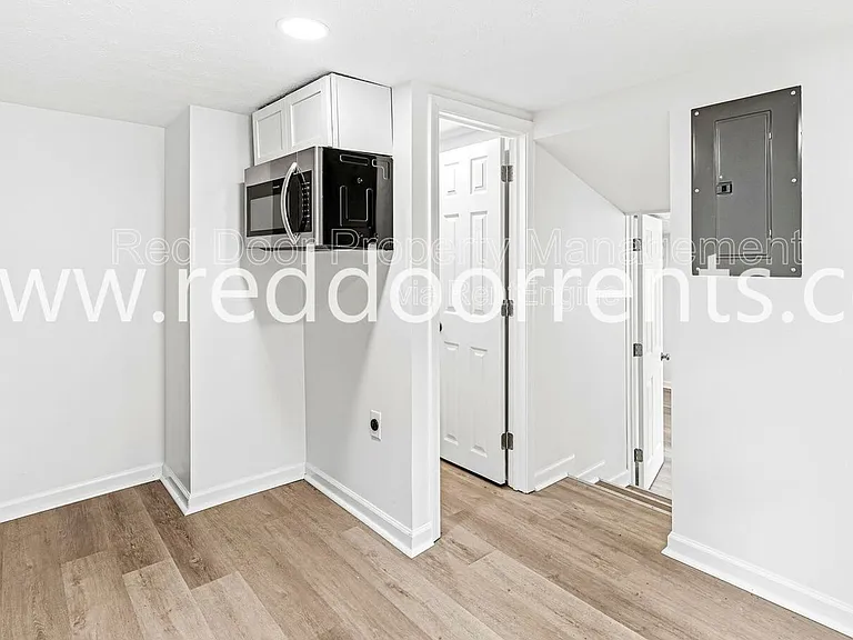 389 N Main St #G — Photo 6