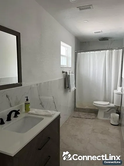4 bed, 3.0 bath, 2488 sqft, $9,000 — Photo 3