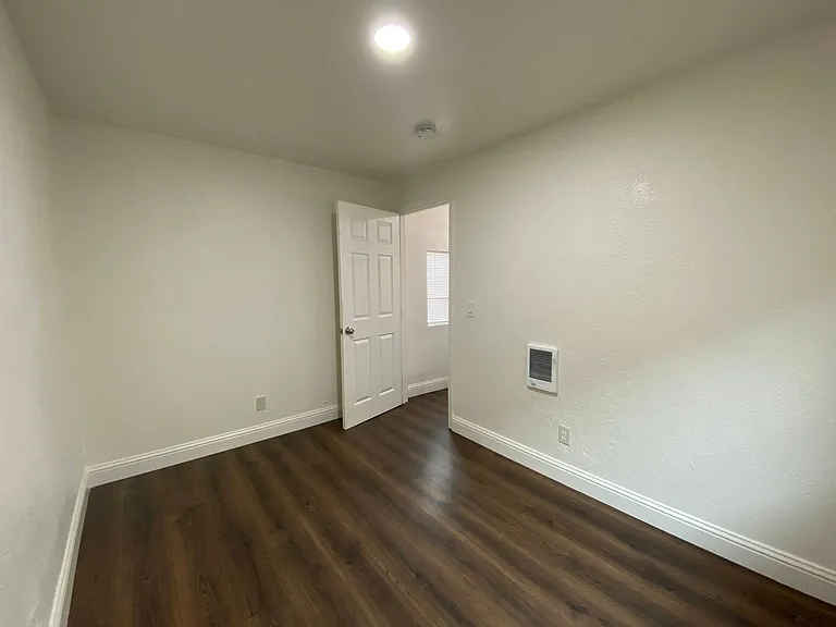 462 Delhi Ave #3 — Photo 8