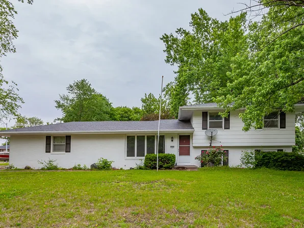 7405 Aurora Ave, Urbandale, IA 50322