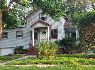 440 Center St, Woodstock, IL 60098