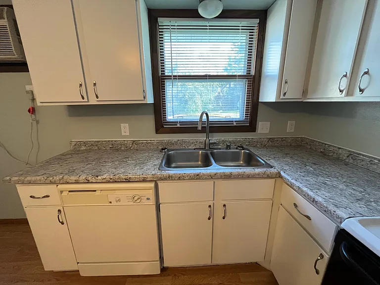 1226 Grissom Dr — Photo 3