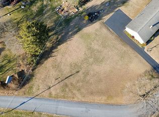 47 Kensington Dr, Chambersburg, PA 17201