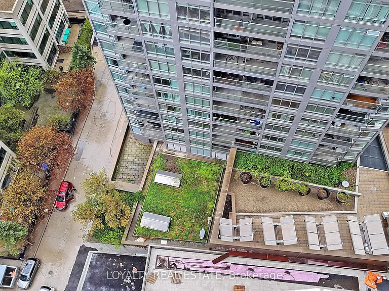 2221 Yonge St #1705 — Photo 34
