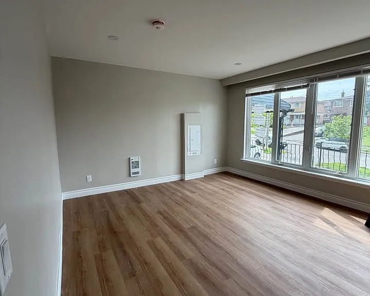 14 Rainswood Ct N #MAIN FLOOR — Photo 3
