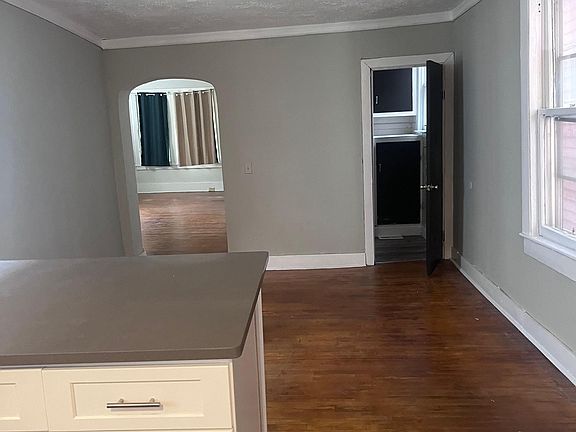3rd image of 119 Greenwood Pl