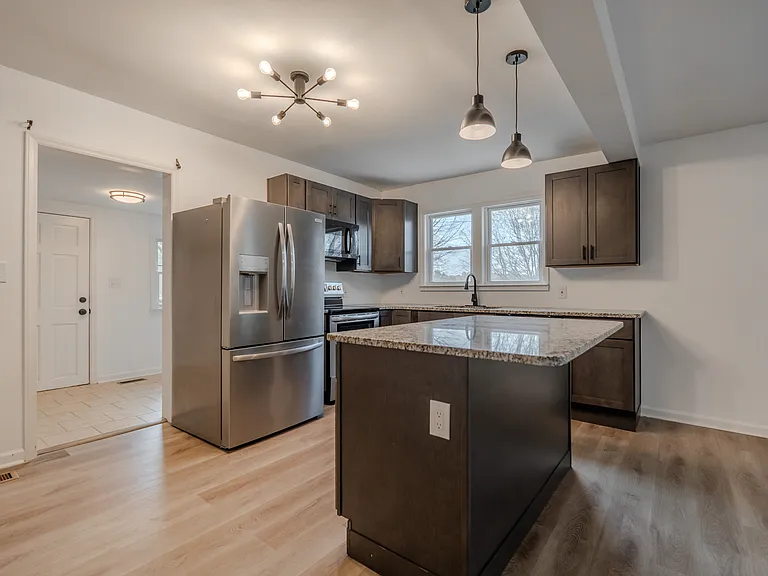 231 Broadway St — Photo 18