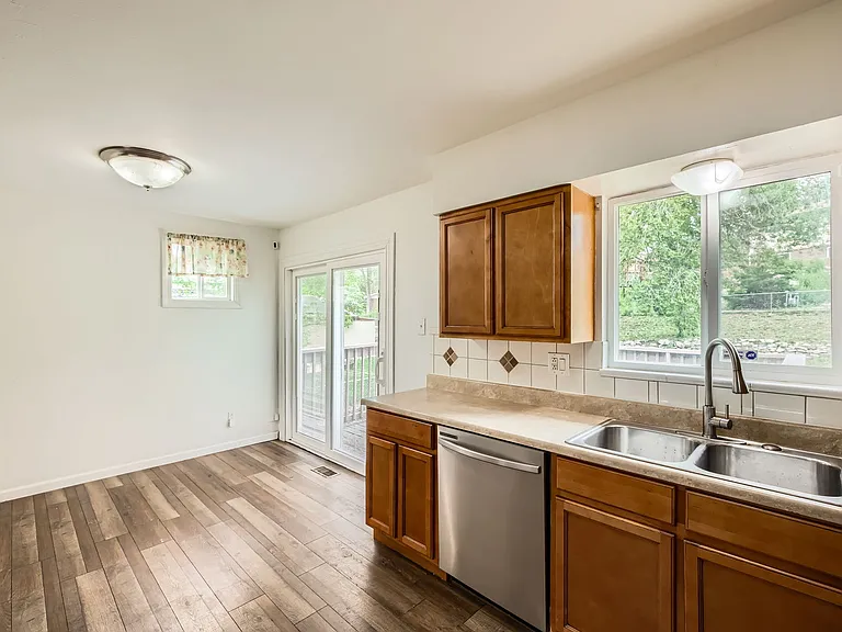 605 Raemar Dr — Photo 9