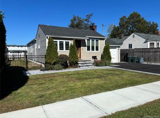 5 Barry Road, Amity Harbor, NY 11701