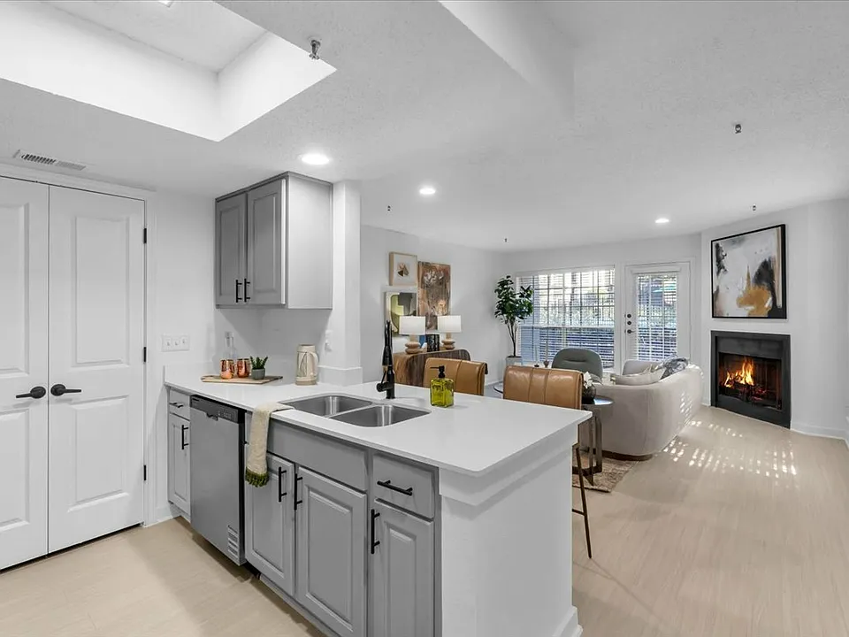 Building Photo 2