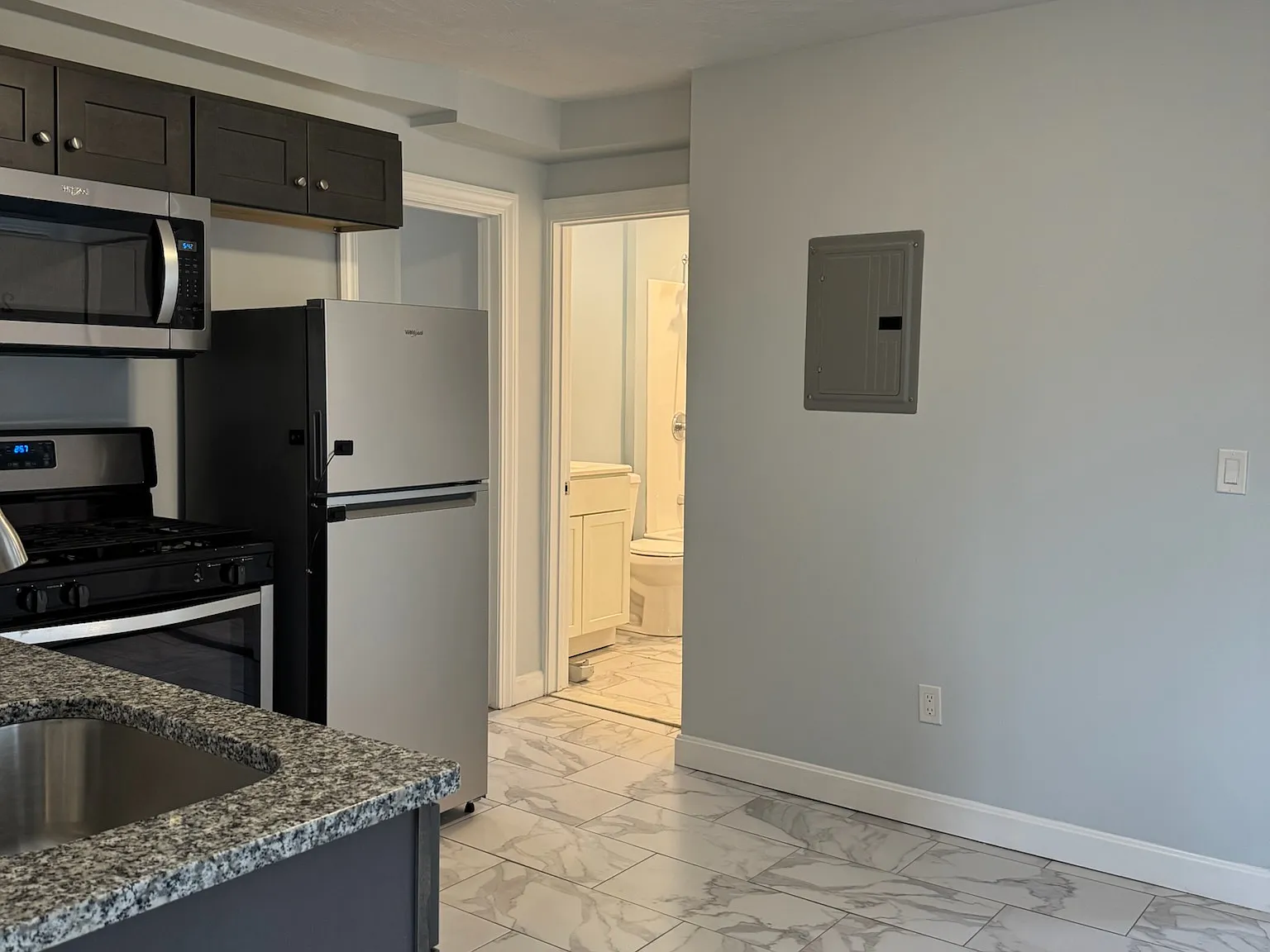 2 bed, 1200 sqft, $2,300 — Photo 4