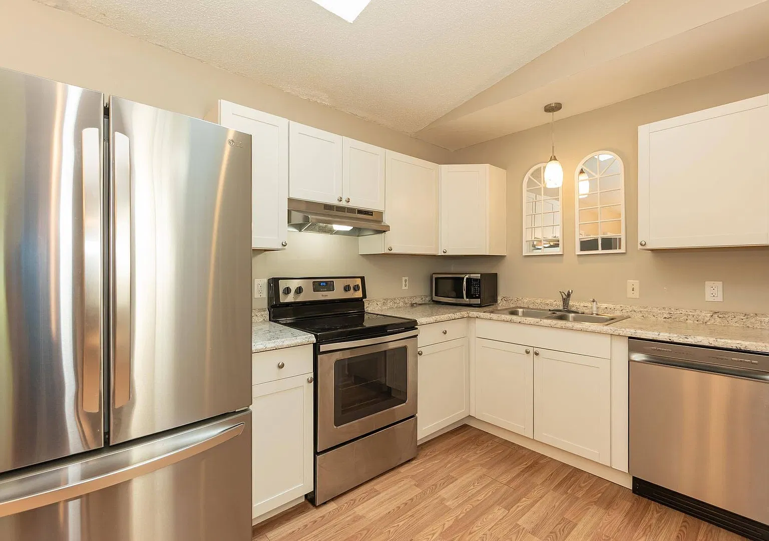 Charming 3bed/2bath and amazing outdoor area! — Photo 4