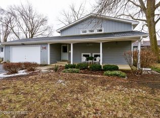 431 Flanders Ln, Grayslake, IL 60030