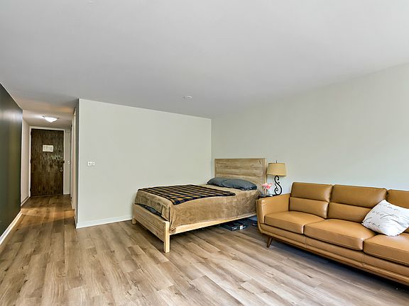 4th image of 720 W Gordon Ter APT 3R