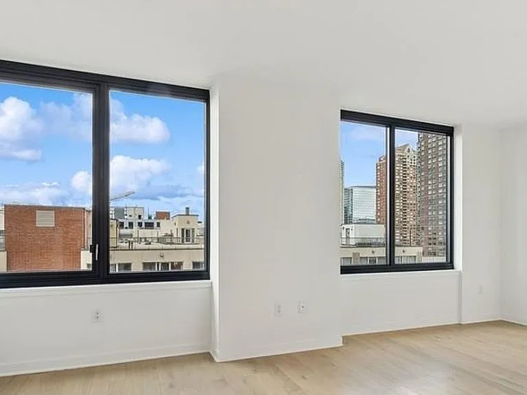 155 Bay St #203 — Photo 10