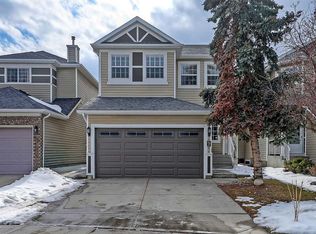 9 NE Royal Elm Mews NW, Calgary, AB T3G5P6