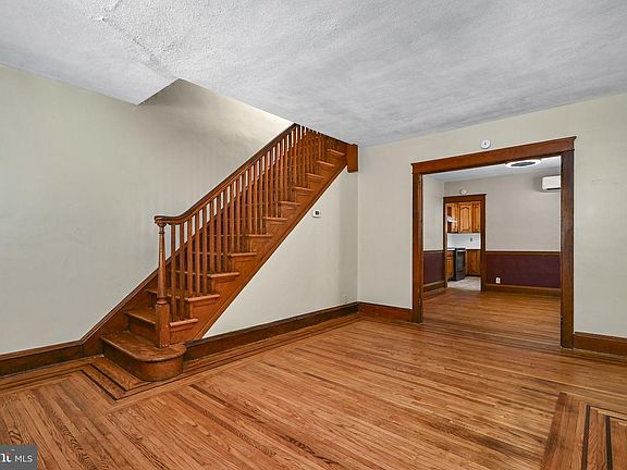 5th image of 771 N Franklin St