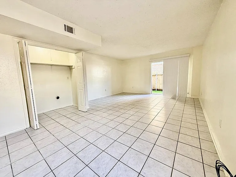 1624D Newport Pl — Photo 6