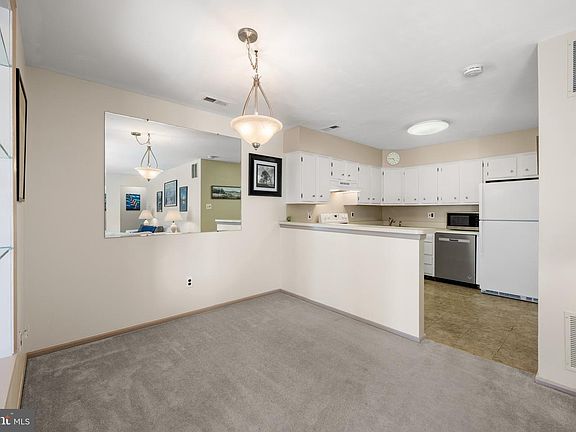 5th image of 32 Brighton Pl Building E