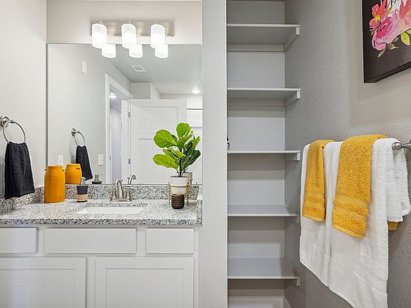 5th image of 2602 N Cascade Ave #101