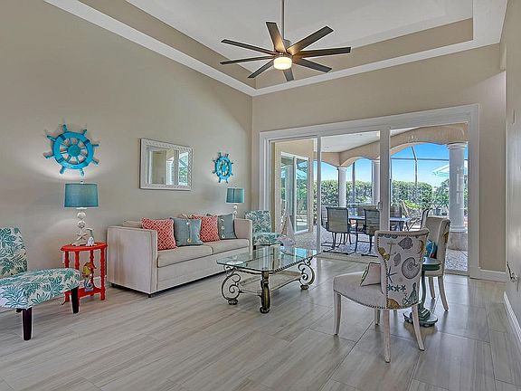 LivingRm Appro 14 ft ceiling