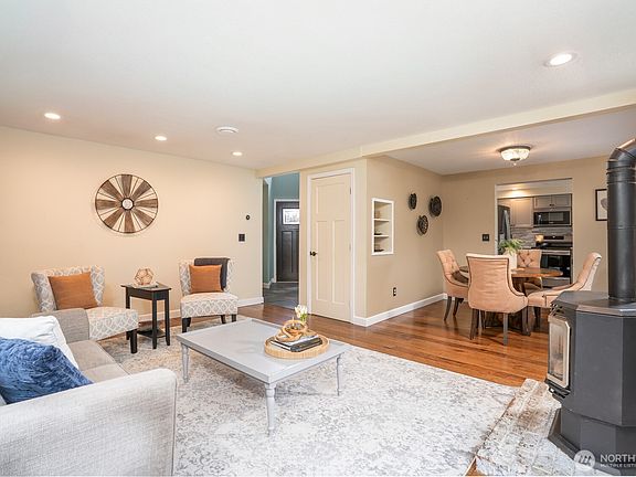 4th image of 5026 Foxhall Drive NE