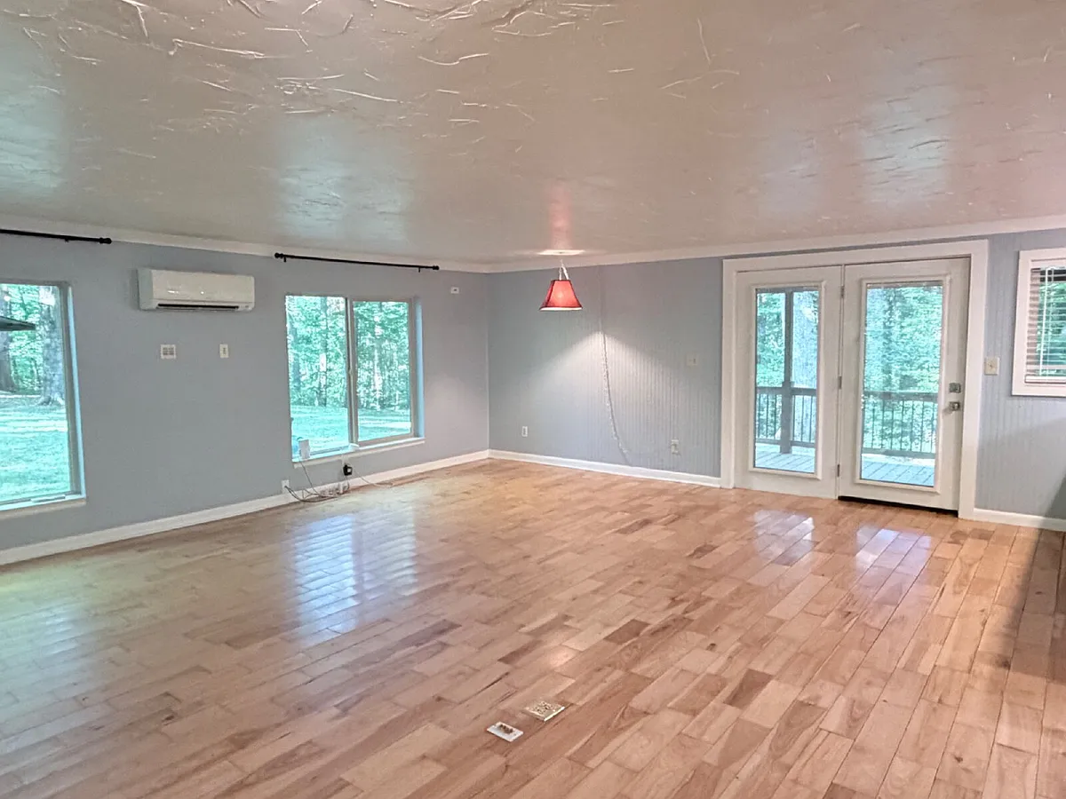 Building Photo - 255 Robin Ln