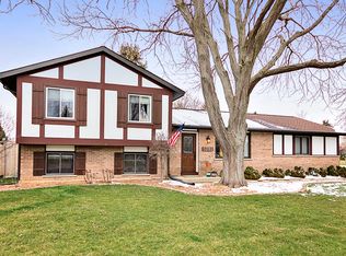 5202 Abbey Dr, McHenry, IL 60050