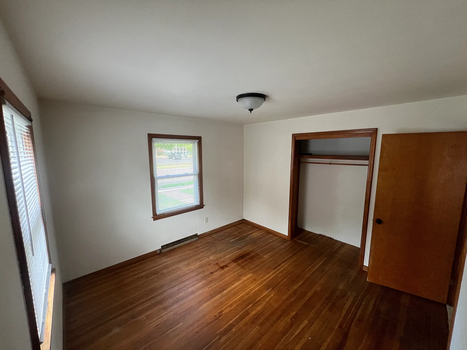 4 bed, 1.5 bath, $1,900 — Photo 2