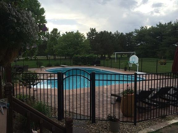 5th image of 766 Christopher Dr
