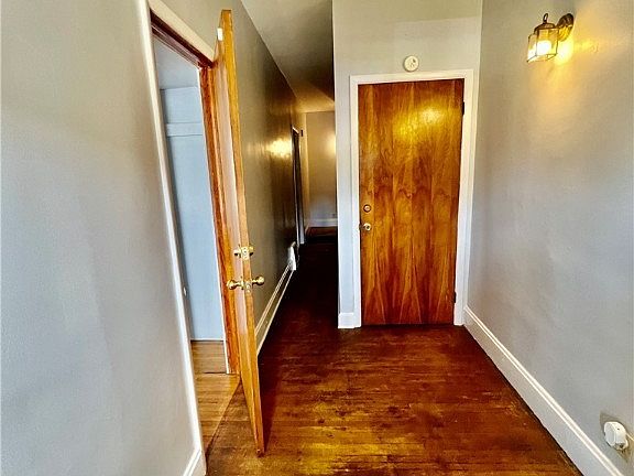 3rd image of 809 Pearl St