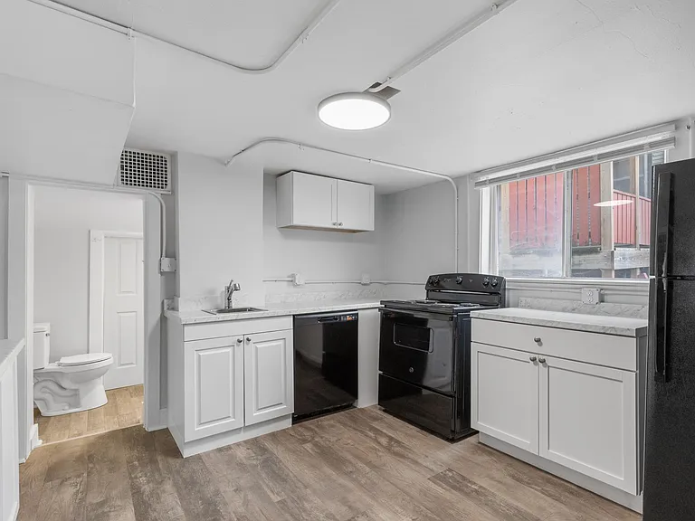 117 S 38th St #4 — Photo 3