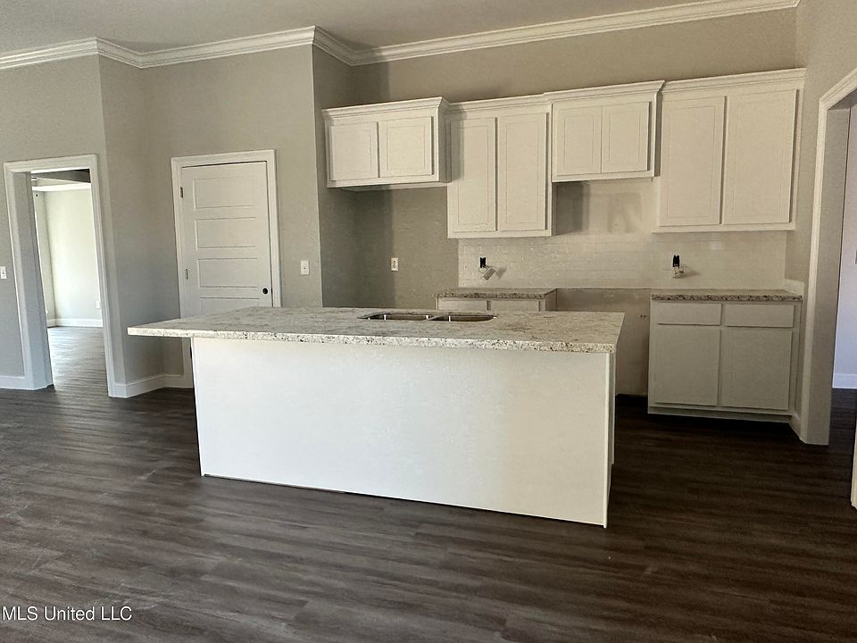 2nd image of 141 Allie Ln
